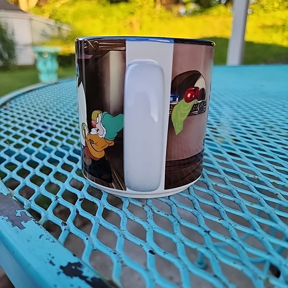 Disney Snow white and the seven dwarfs mug - Picture 5 of 7